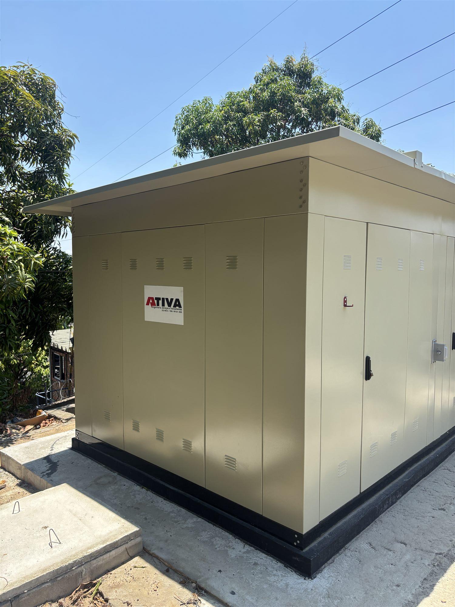 Lateral da cabine blindada com o logo da Ativa
