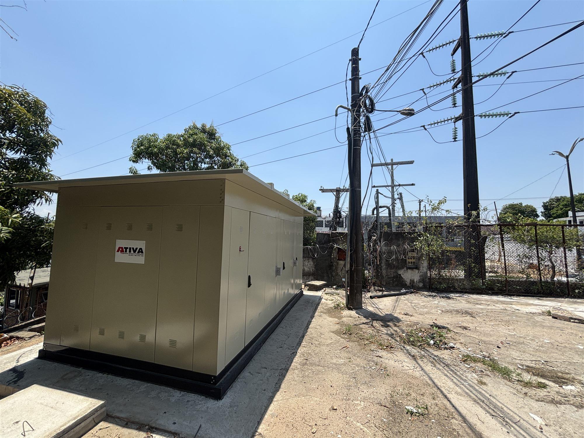 Cabine blindada instalada junto à rede da concessionária